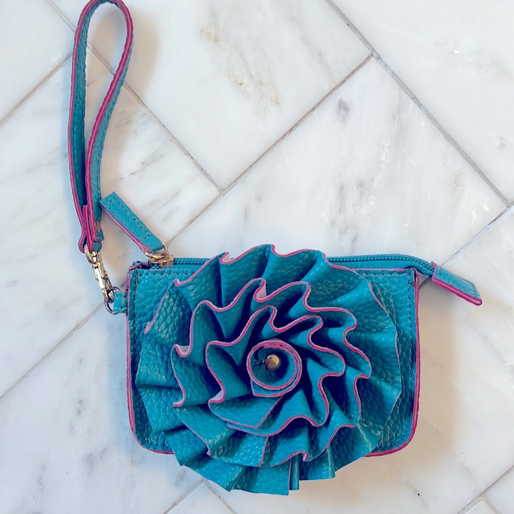 Adorable girls wristlet! 3-D floral accent
